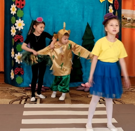 C:\Users\Лилия\Desktop\фото спектакль шураленок\vlcsnap-2023-12-10-18h33m35s493.png