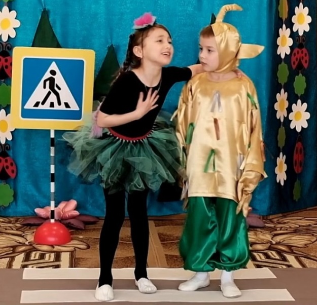 C:\Users\Лилия\Desktop\фото спектакль шураленок\vlcsnap-2023-12-10-19h09m12s733.png
