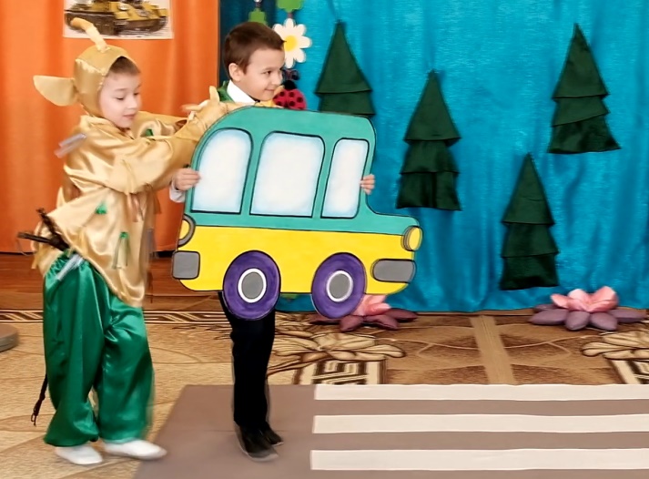 C:\Users\Лилия\Desktop\фото спектакль шураленок\vlcsnap-2023-12-10-18h25m21s650.png
