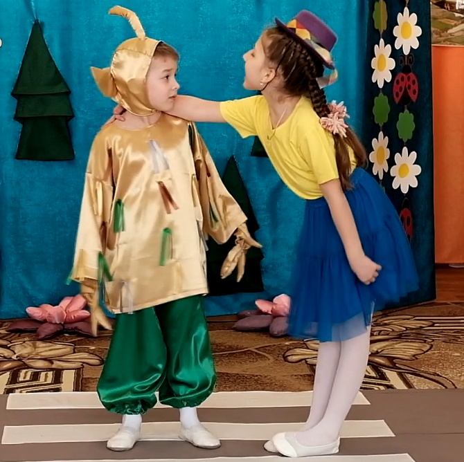 C:\Users\Лилия\Desktop\фото спектакль шураленок\vlcsnap-2023-12-10-18h27m51s810.png