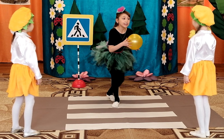 C:\Users\Лилия\Desktop\мои спектакли\фото спектакль шураленок\vlcsnap-2023-12-10-19h05m40s296.png