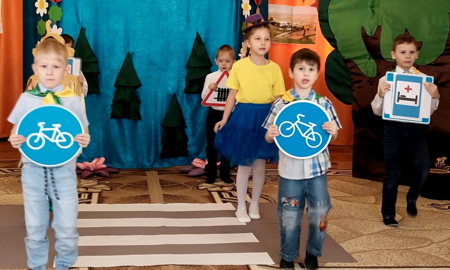 C:\Users\Лилия\Desktop\мои спектакли\фото спектакль шураленок\vlcsnap-2023-12-11-11h13m44s687.png